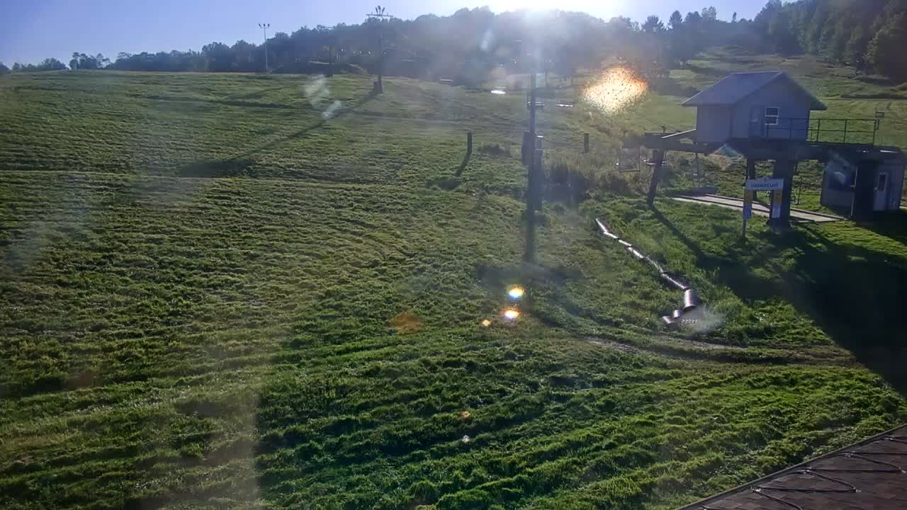 Lift and Slope webcam at Alpine Valley