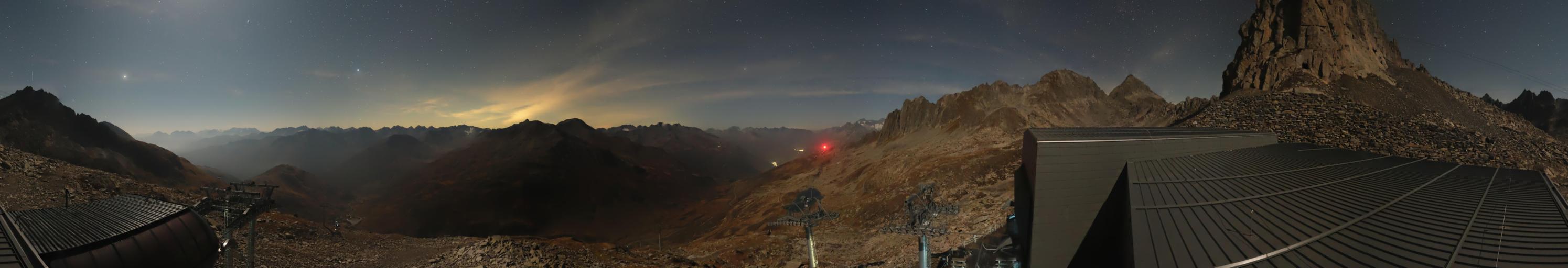 Schneehuenerstock webcam at Andermatt