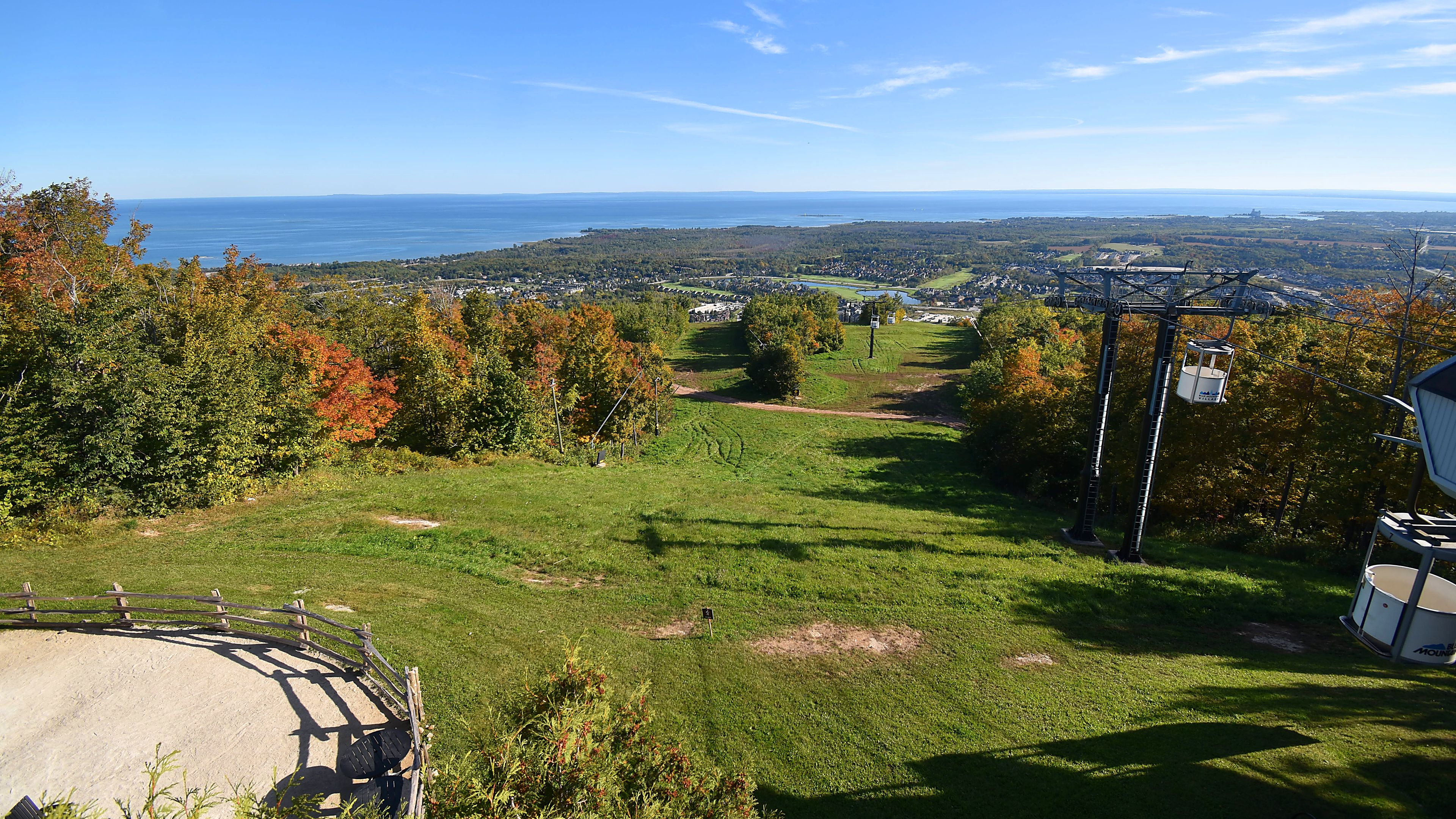 Silver Bullet Mountaintop webcam at Blue Mountain