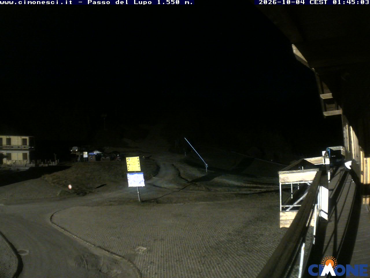 Passo del Lupo Village webcam at Cimone
