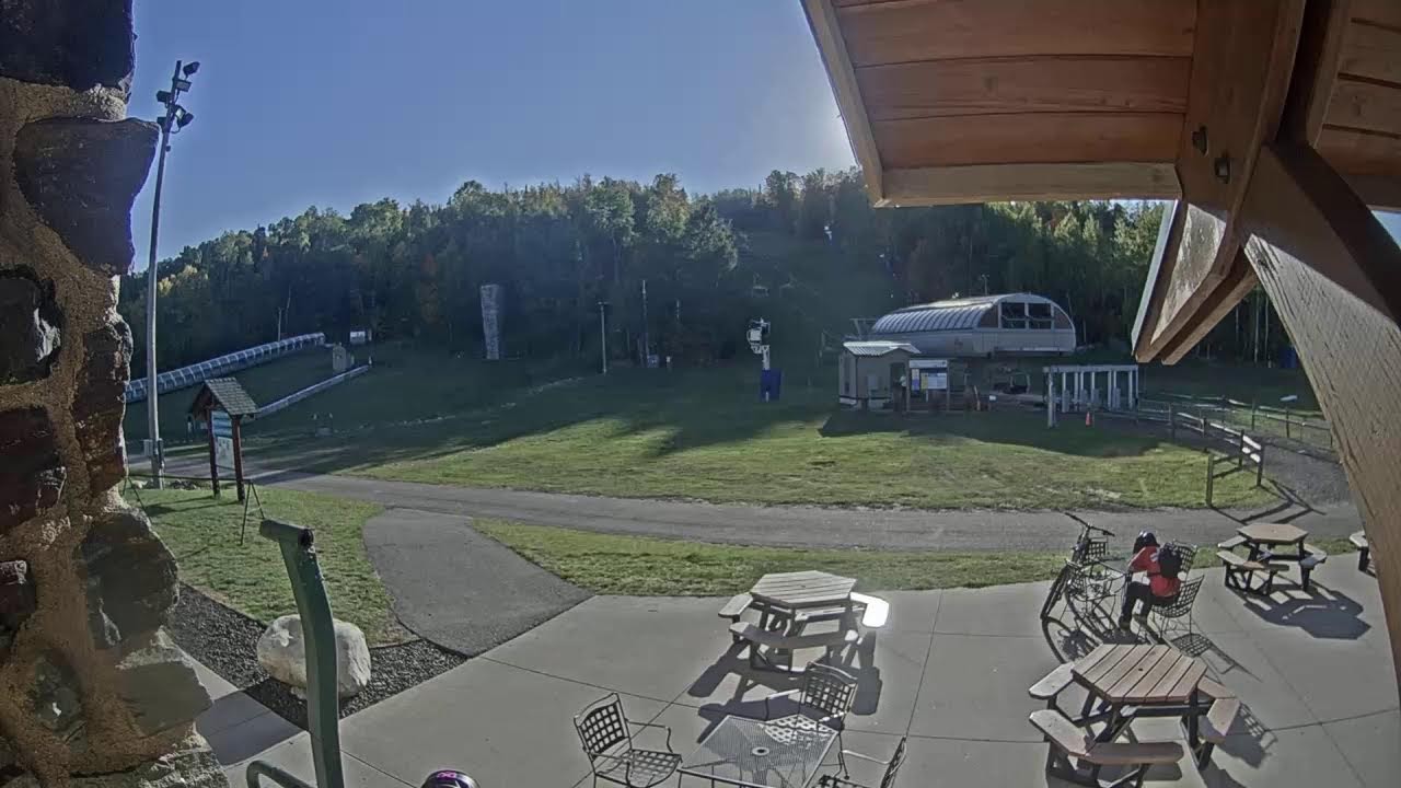 Main Chalet webcam at Giants Ridge