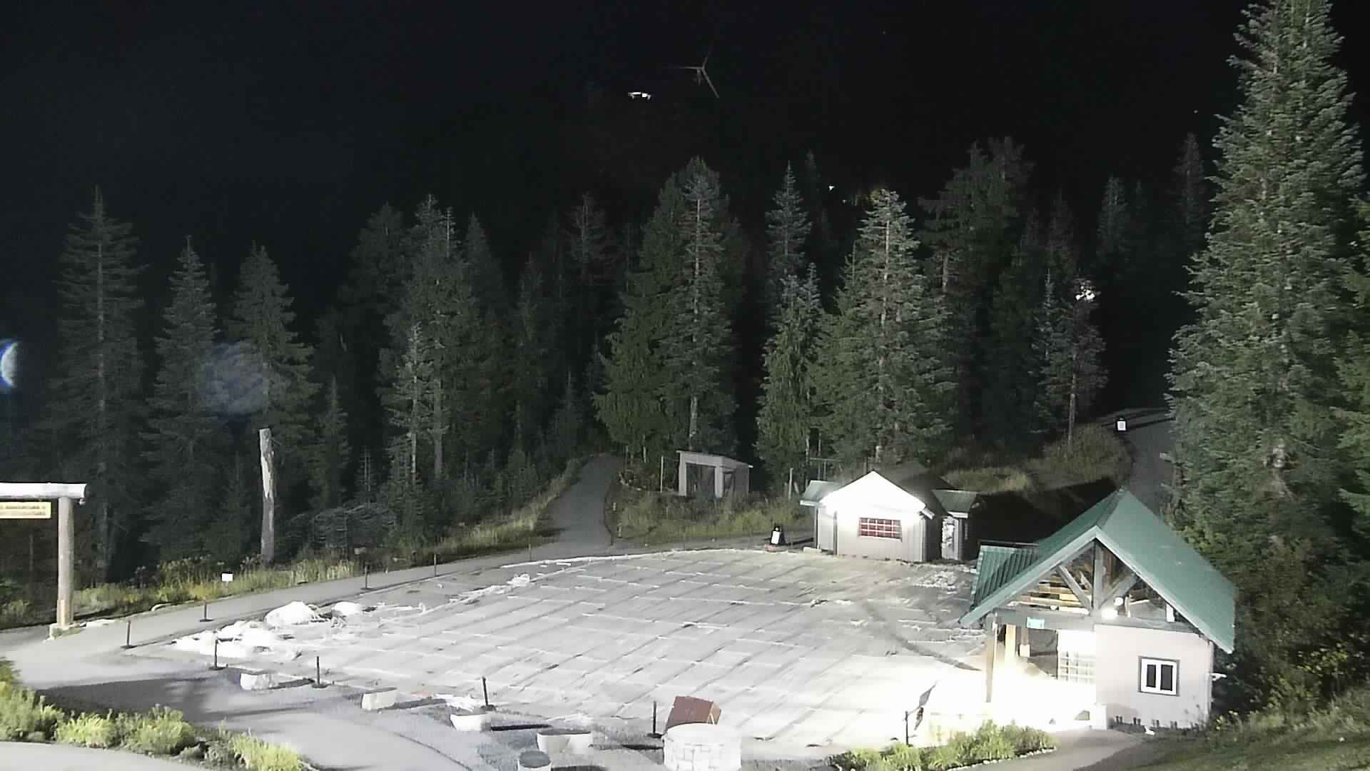Chalet Cam webcam at Grouse Mountain