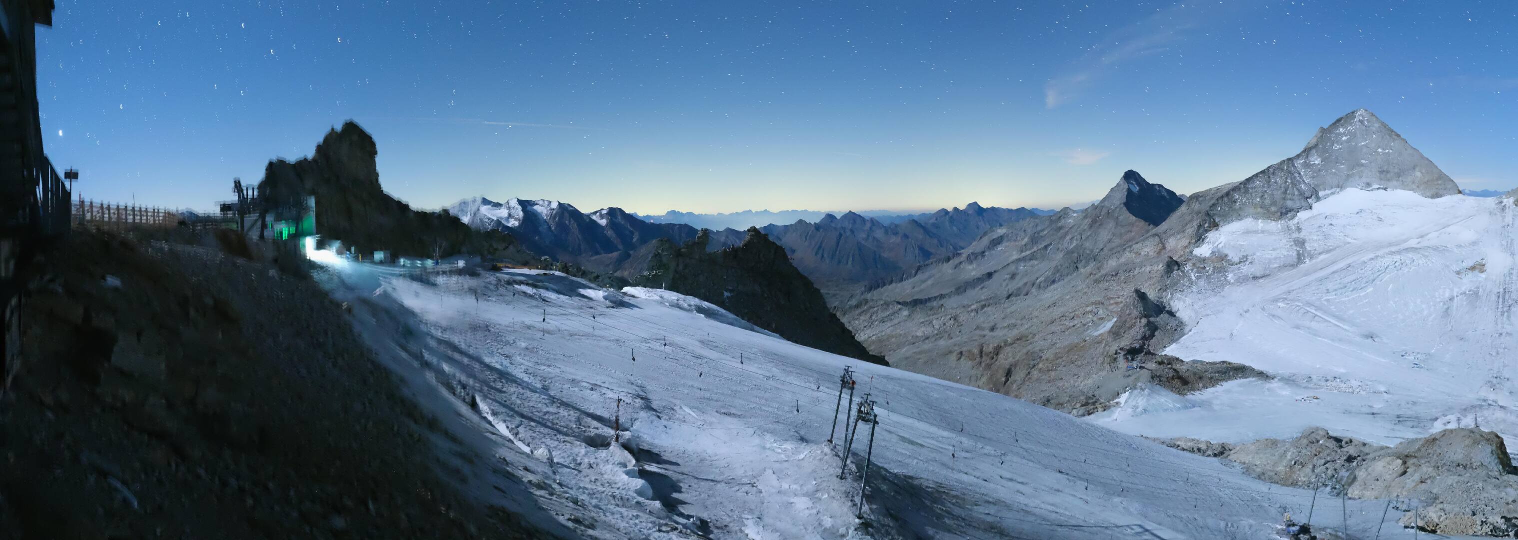 Top of Gefrorene Wand 3b webcam at Hintertux Glacier