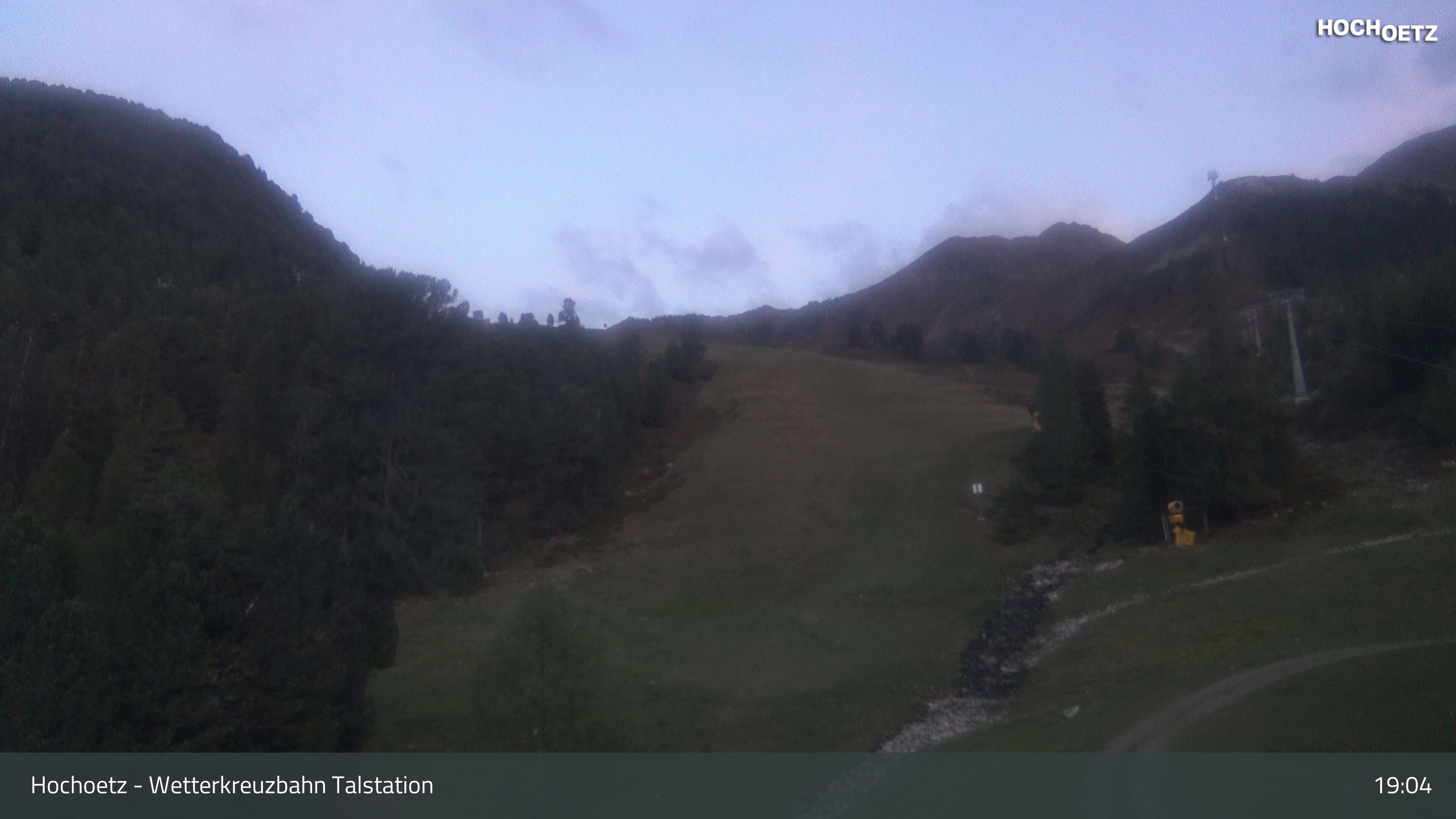 Bottom of Wetterkreuzbahn webcam at Hochoetz