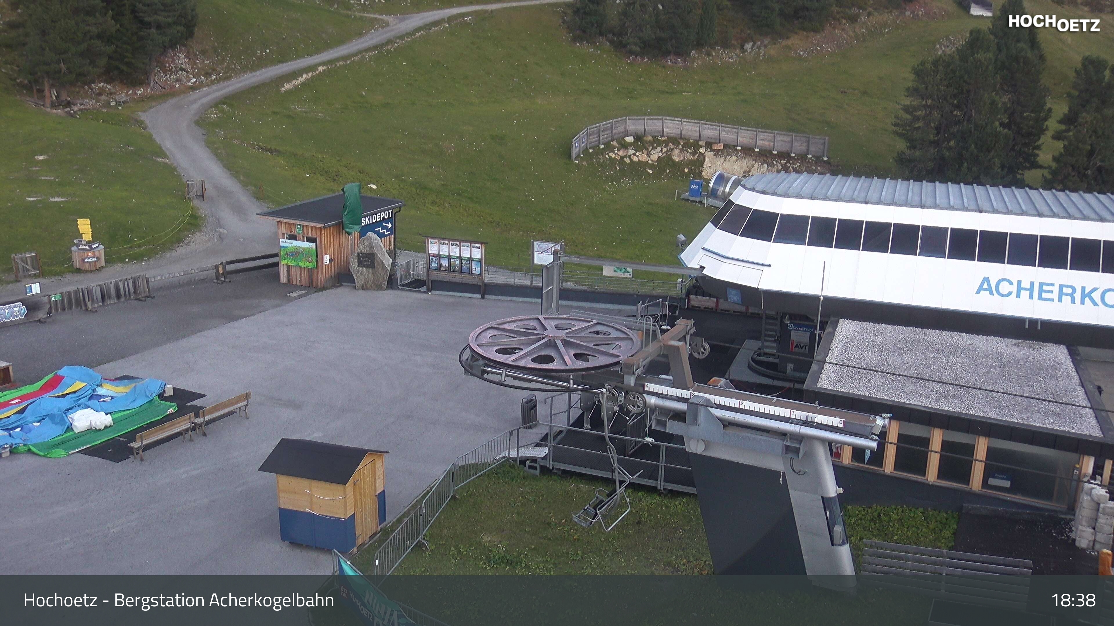 Top of Acherkogel Sektion II webcam at Hochoetz