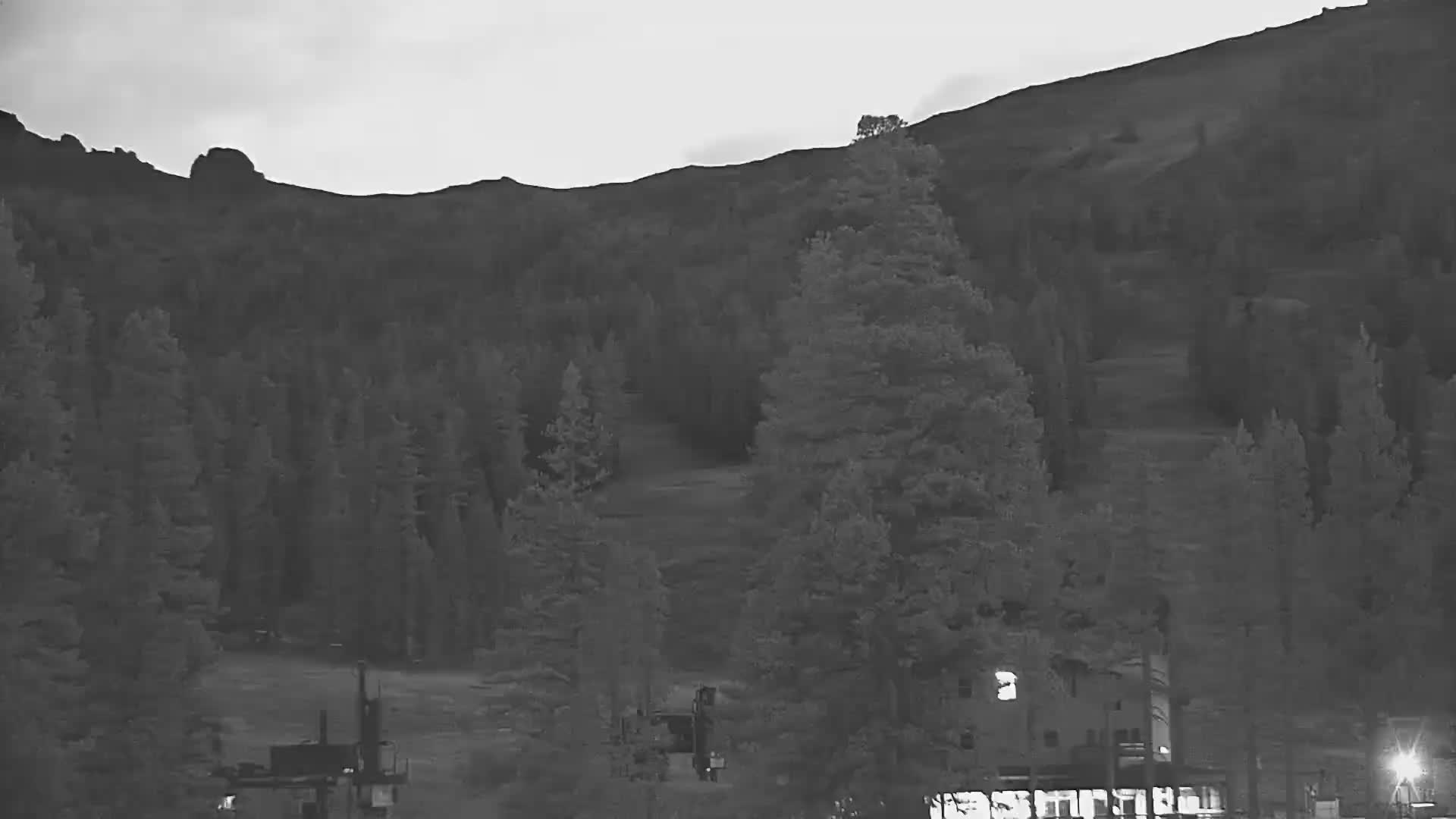 Red Cliffs webcam at Kirkwood