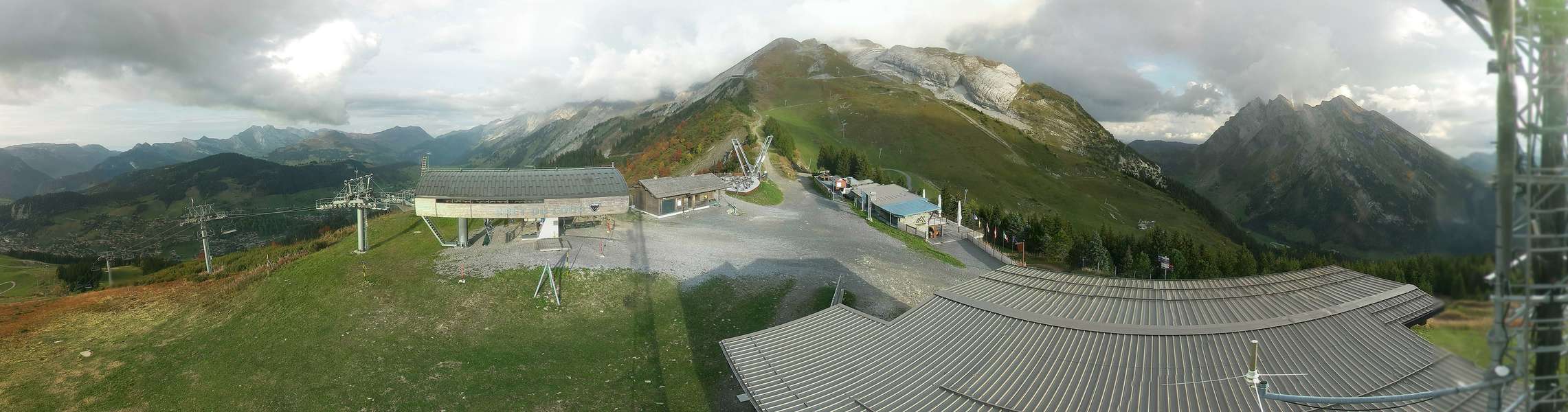 Massif de L'Aiguille - Top of Cret du Loup webcam at La Clusaz