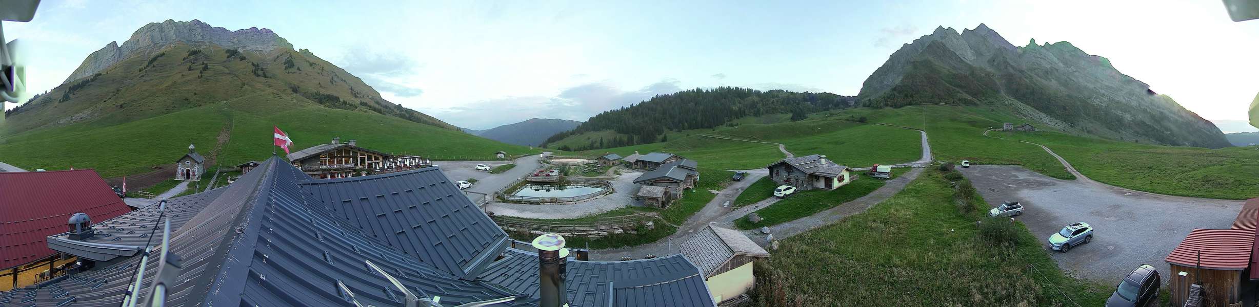 Restaurant Les Rhodos - Bottom of Teletraineau du Col des Ar webcam at La Clusaz