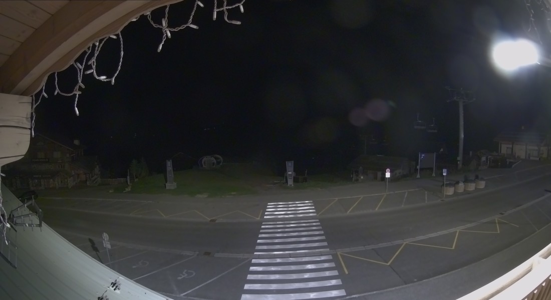 Centre - Top of Chardons carpet webcam at Les Saisies