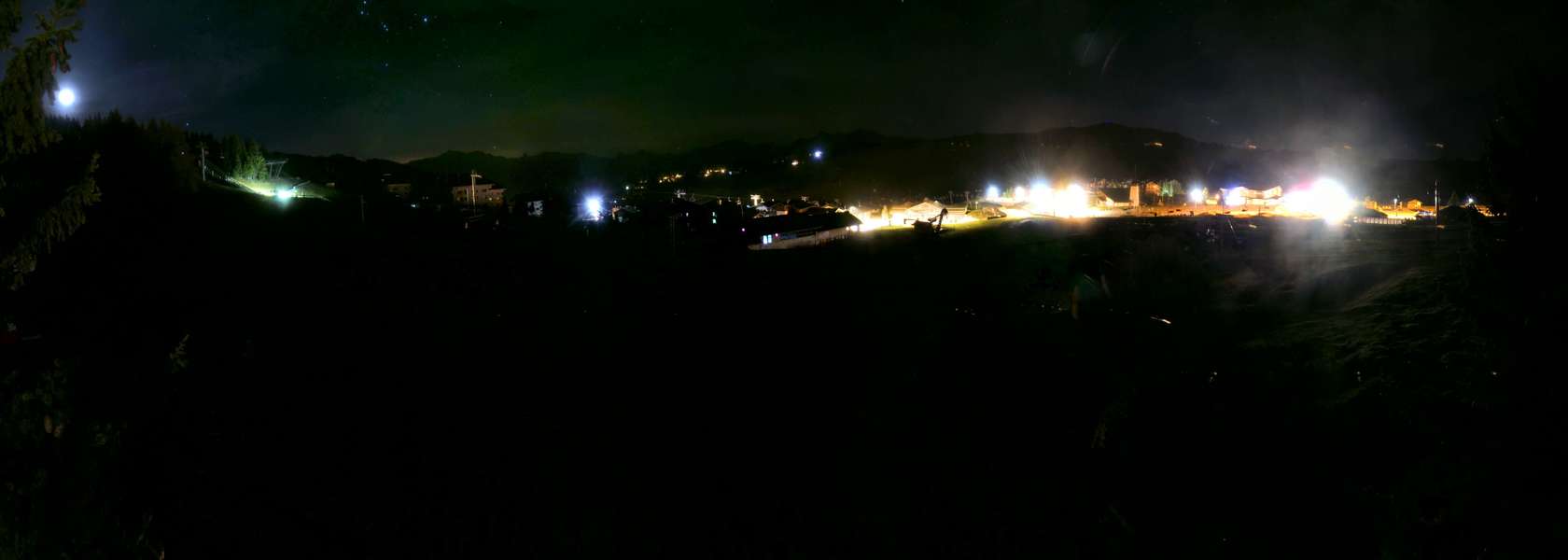 Espace Erwin Eckl - Bottom of Mountain Twister webcam at Les Saisies