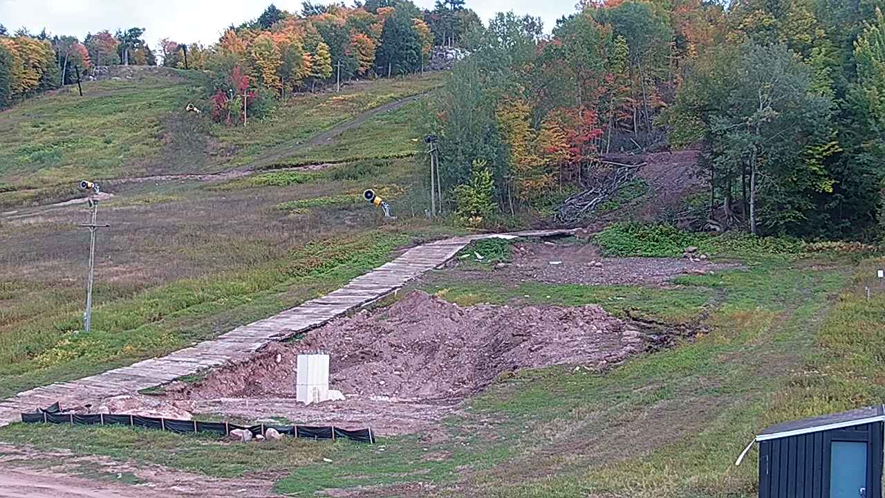 Trail View webcam at Marquette Mountain