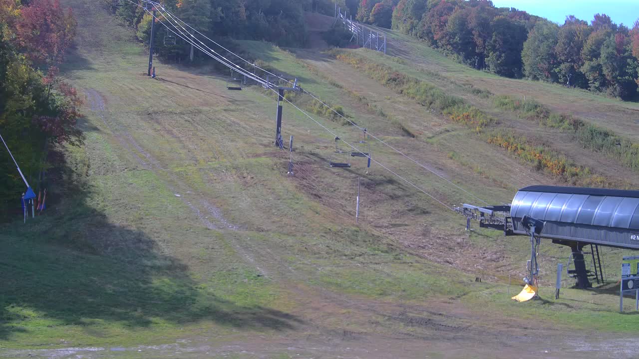 Carinthia Base Cam webcam at Mount Snow