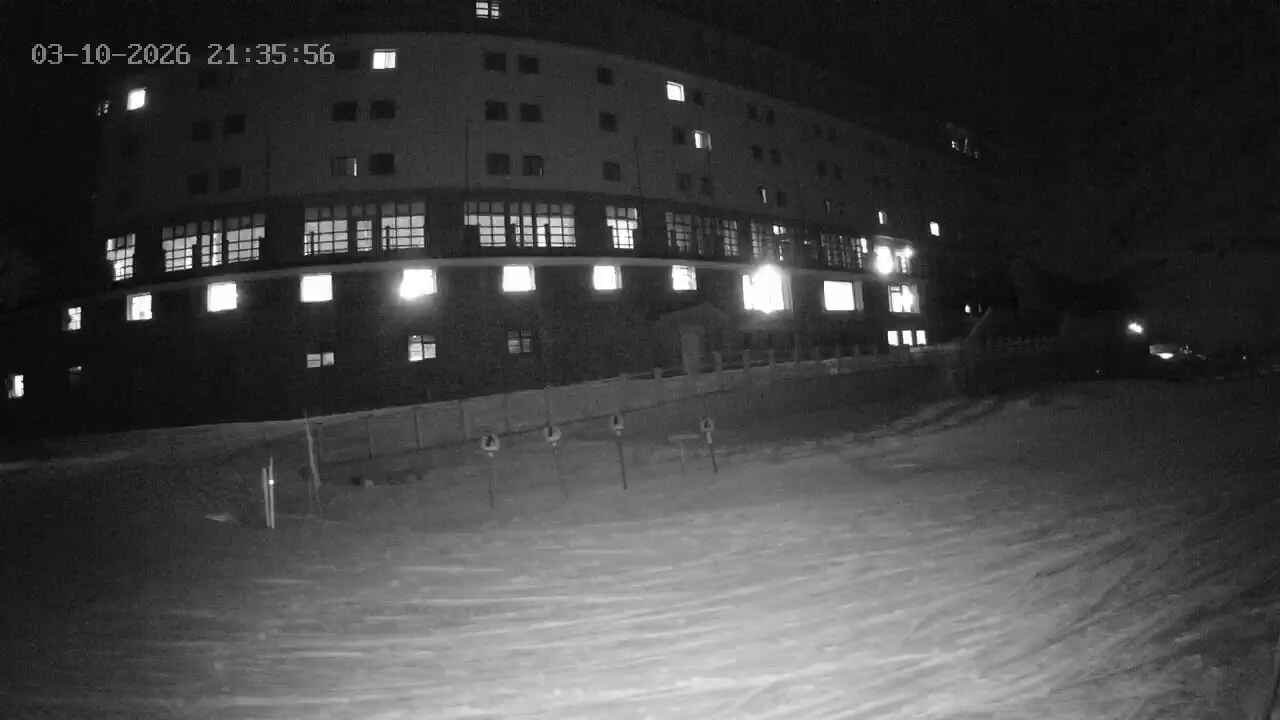 Escuela webcam at Portillo