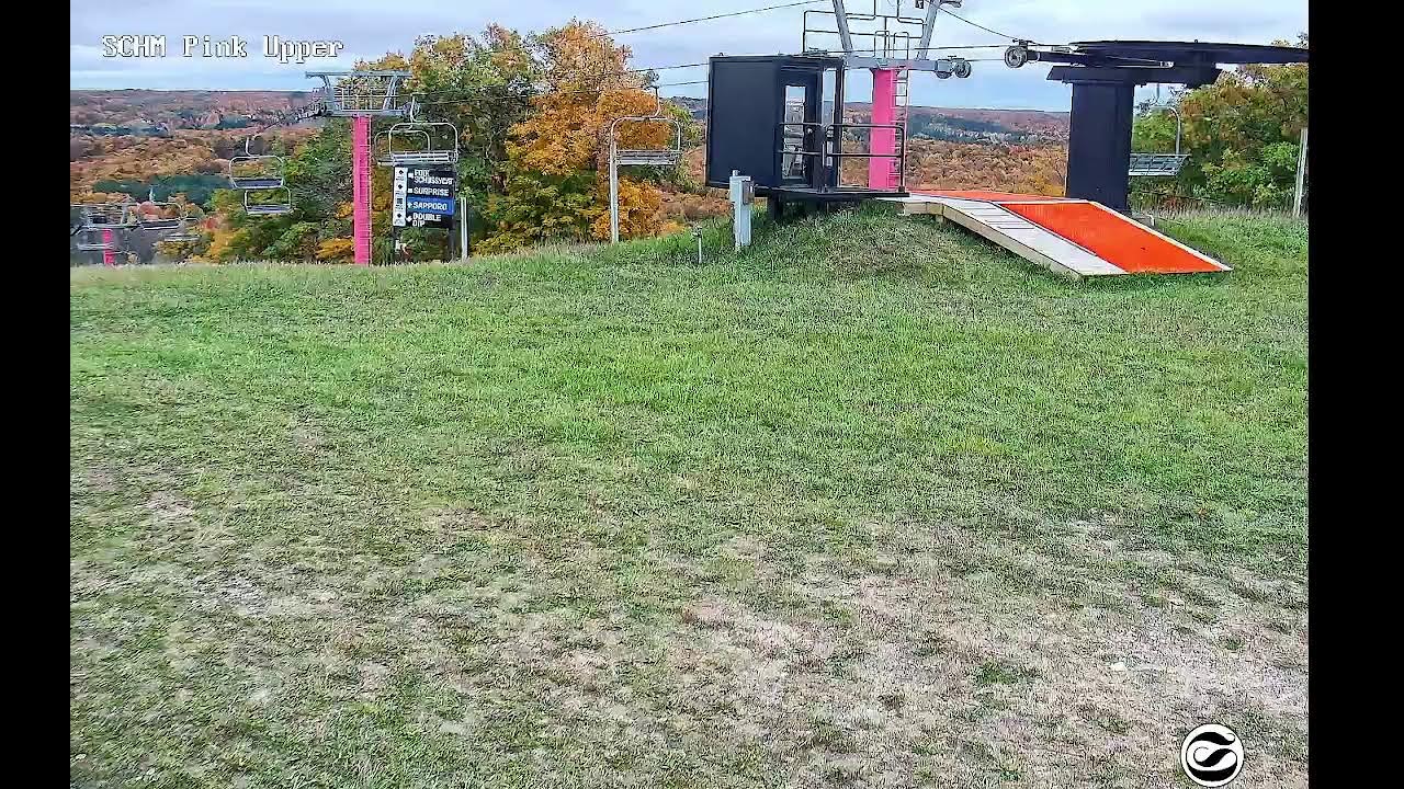 Schuss Pink Upper webcam at Shanty Creek
