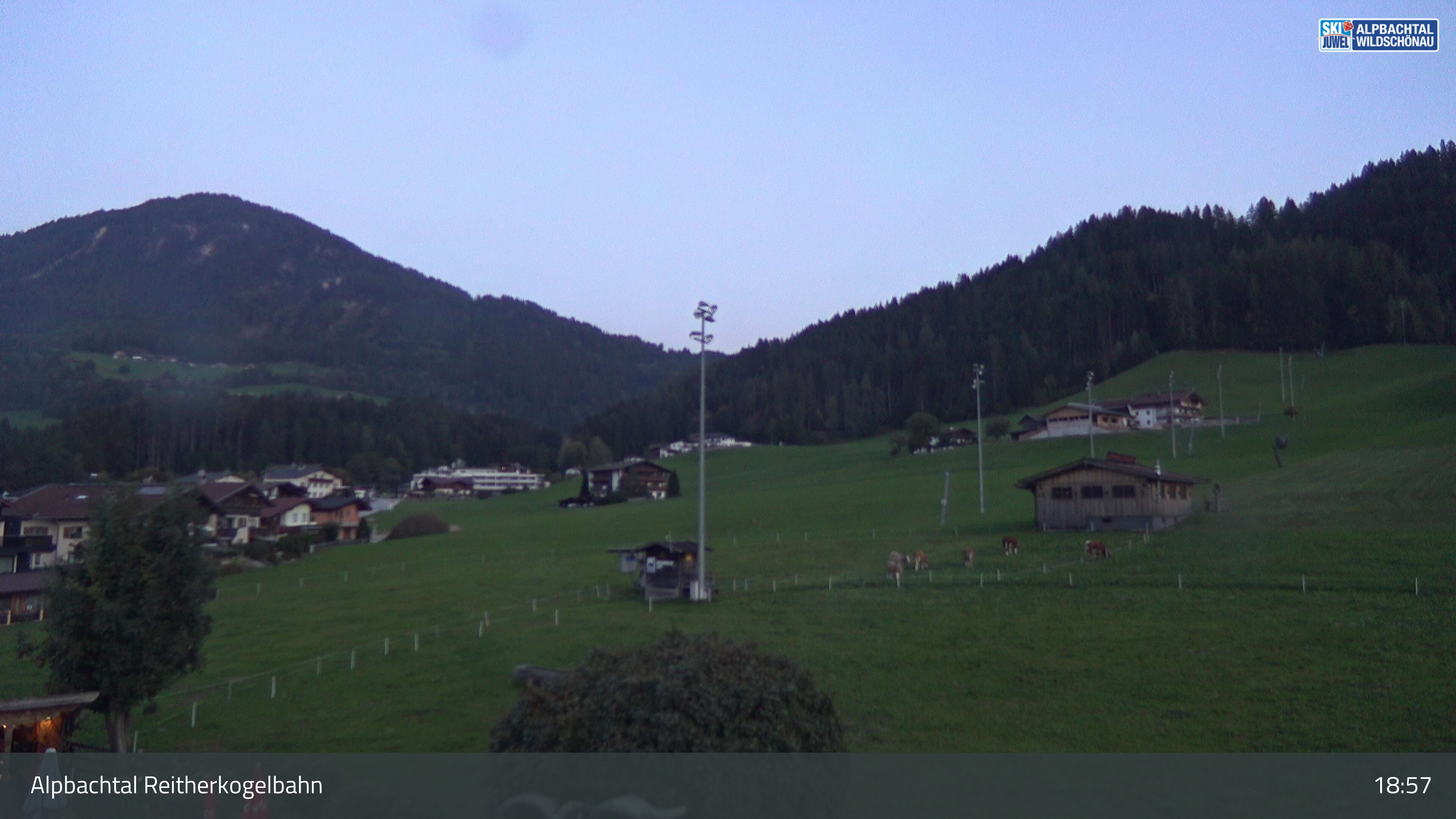 Reitherkogelbahn - Bottom of Reitherkogelbahn webcam at Ski Juwel Alpbachtal Wildschonau