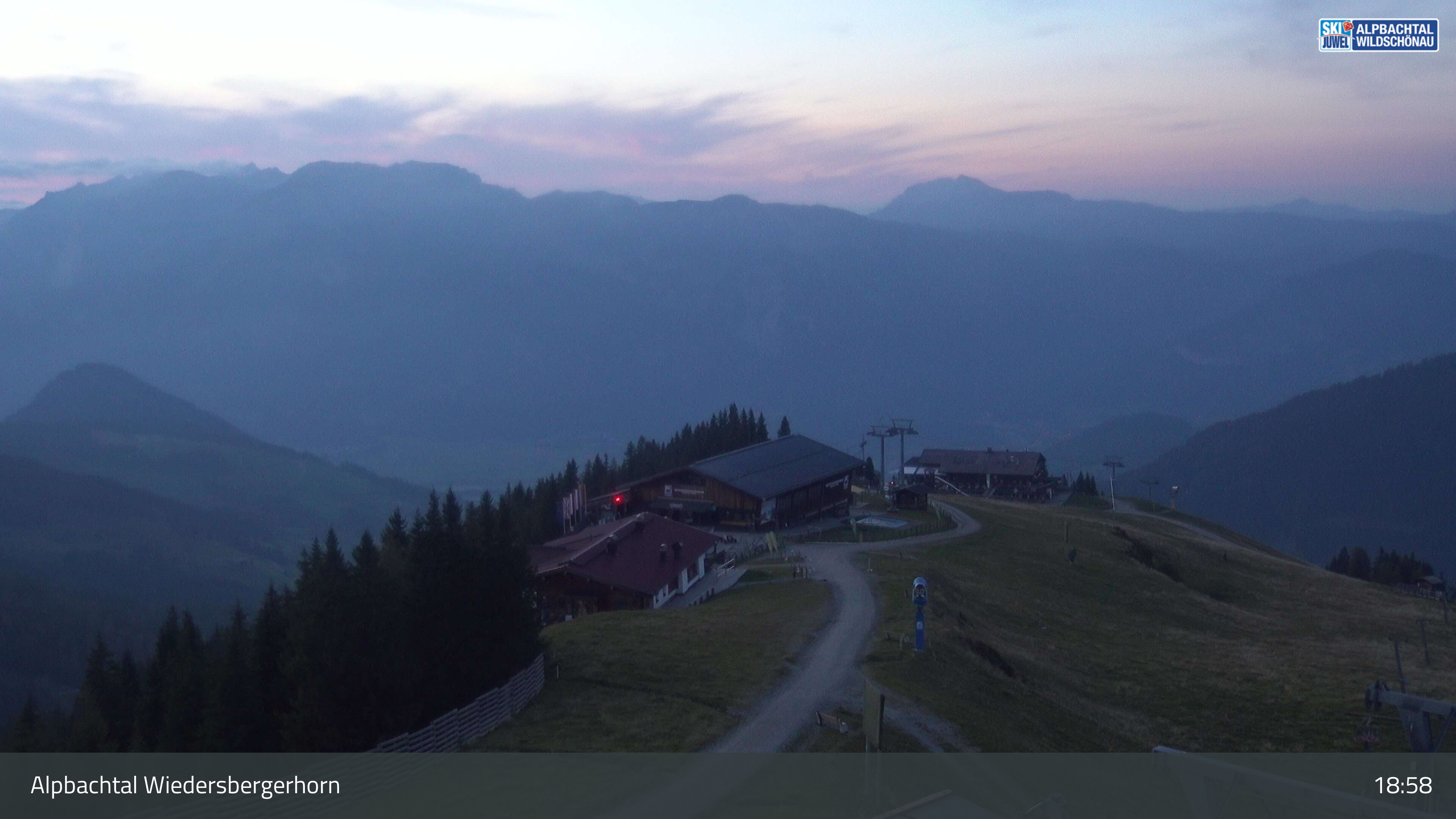 Wiedersbergerhorn - Top of Kohlgrubenlift webcam at Ski Juwel Alpbachtal Wildschonau