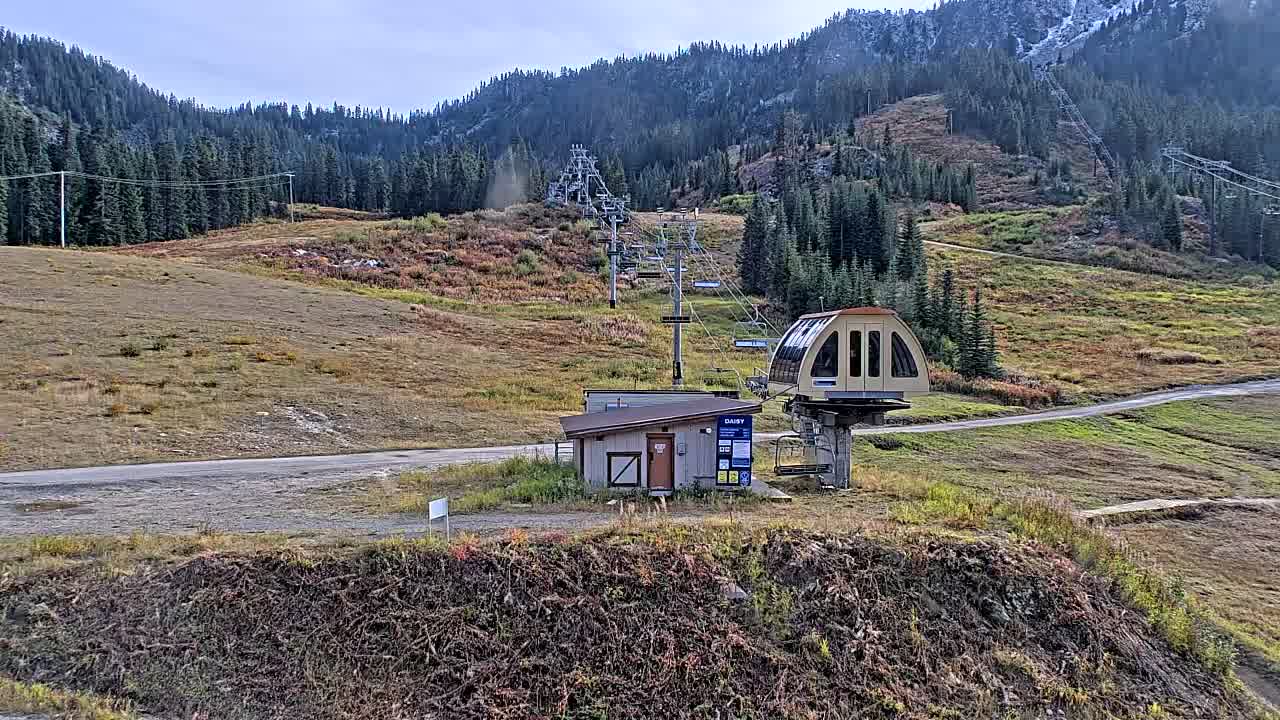 Ski and Snowboard School webcam at Stevens Pass