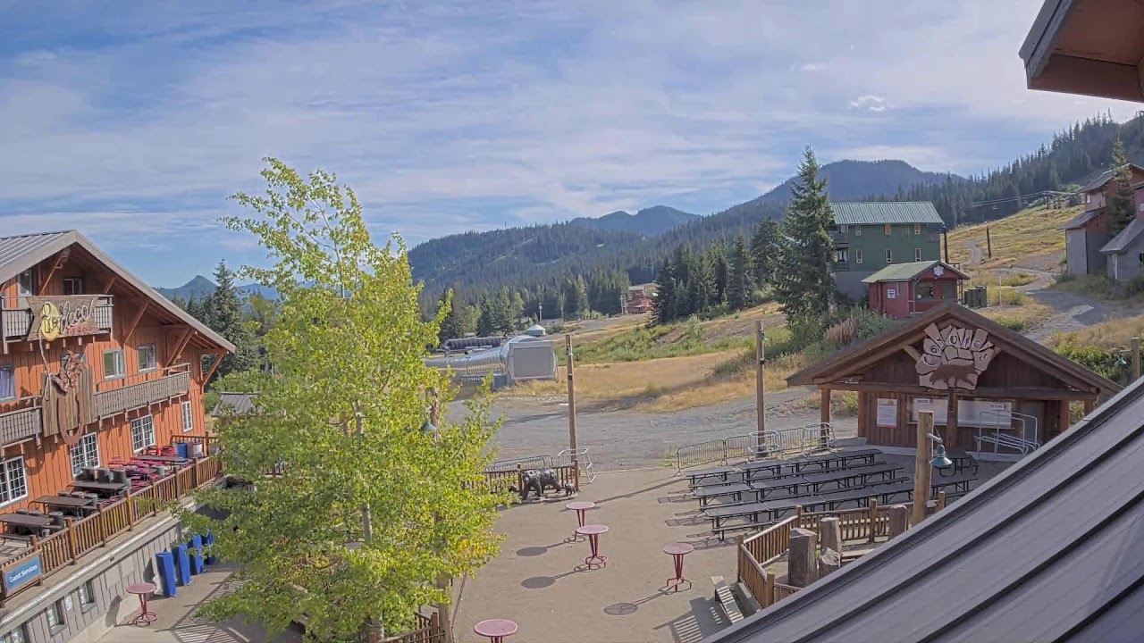 Summit at Snoqualmie Summit Central Base webcam