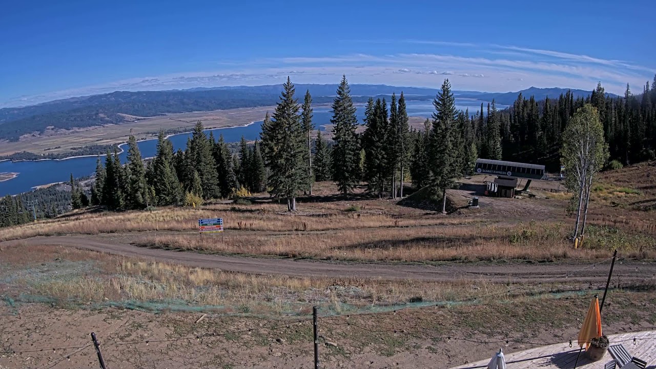 Mid Mountain Lodge webcam at Tamarack
