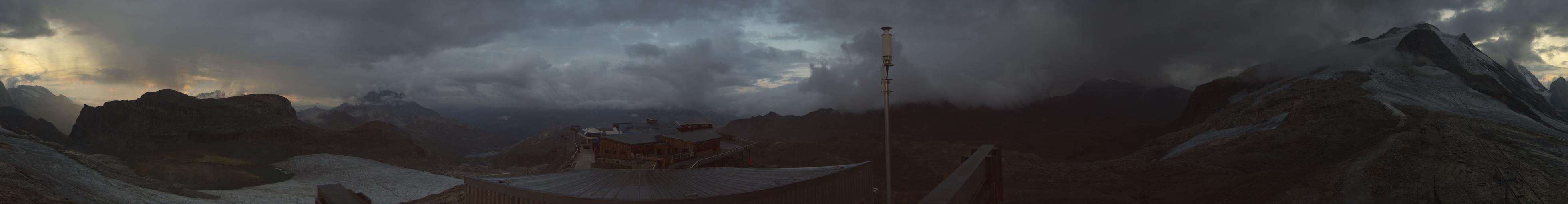 Bottom of Grande Motte Cable Car webcam at Tignes