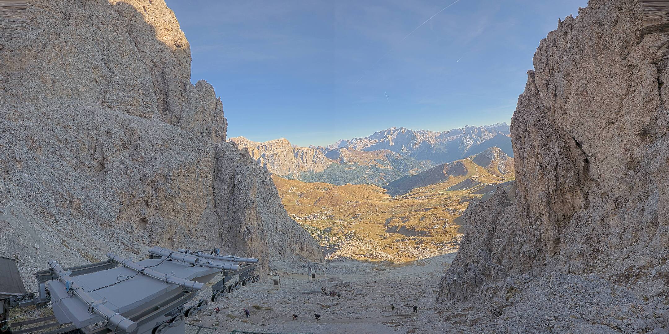 Forcella del Sasso Lungo webcam at Val Gardena