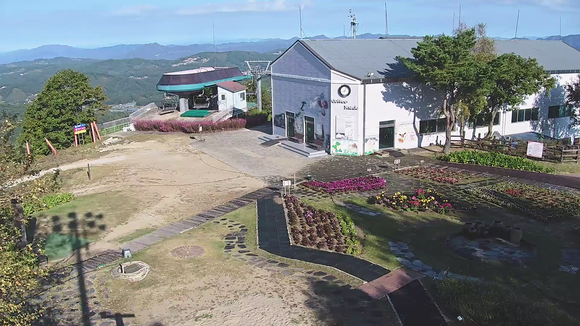Summit Plaza webcam at WelliHilli Park