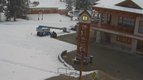 Stevens Pass Courtyard webcam