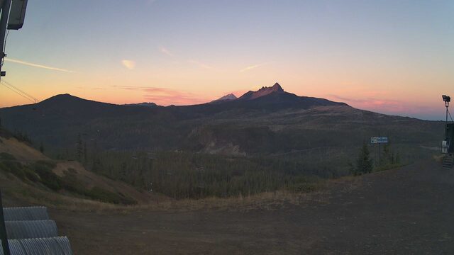 Hoodoo Mt. Jefferson, Three-Fingered Jack webcam