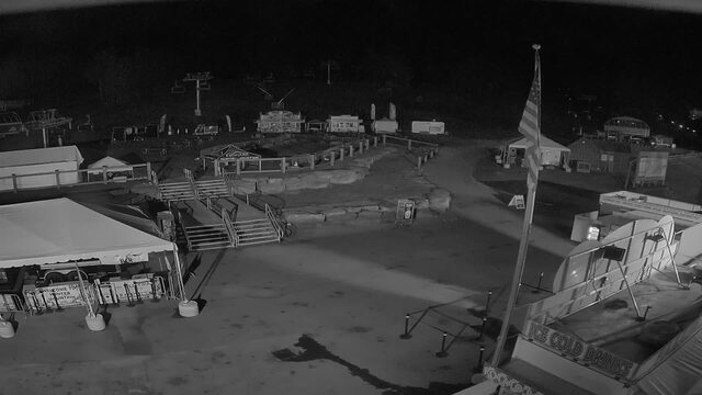 Hunter Live Steaming Base Cam webcam