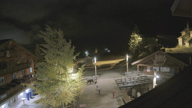 Summit at Snoqualmie Summit Central Base webcam