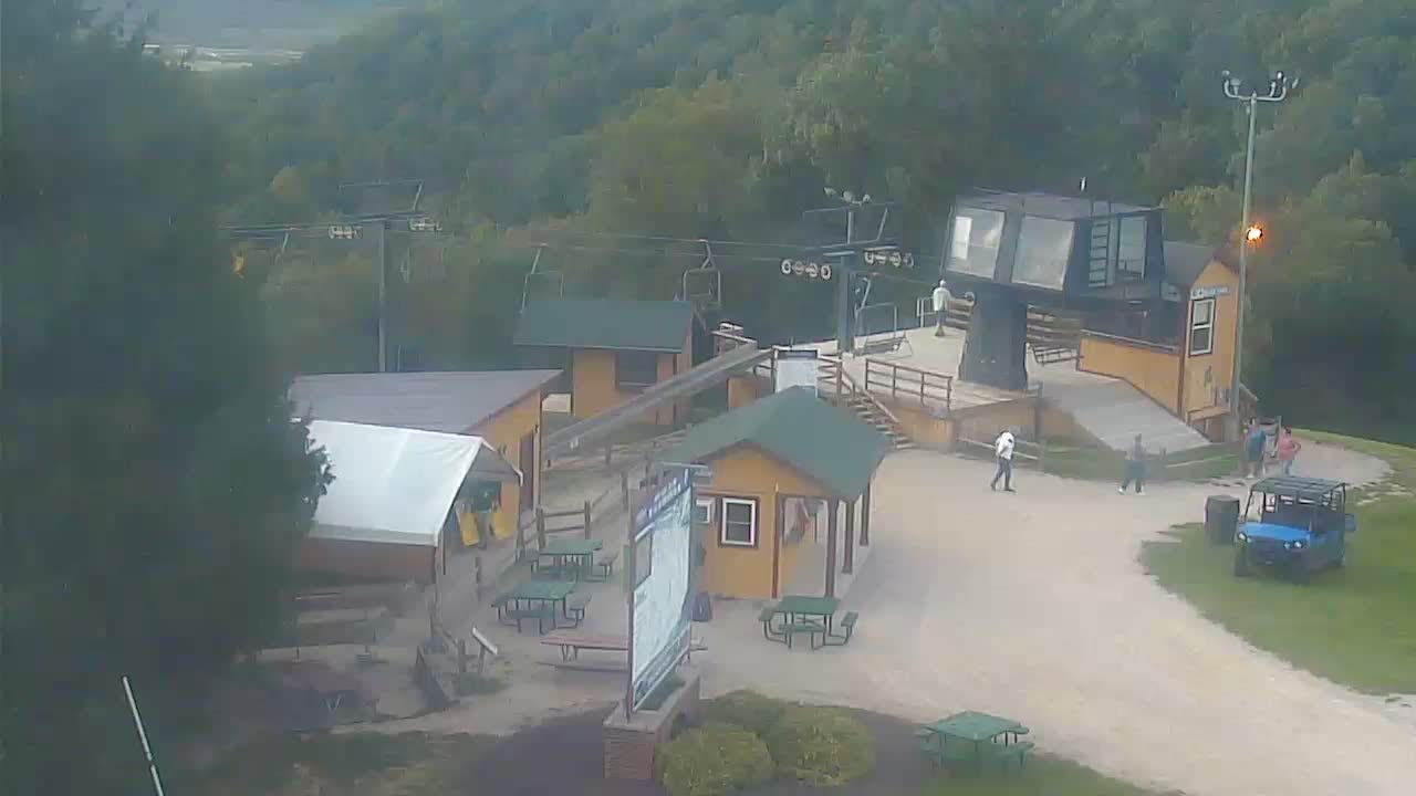 Chestnut Mountain Summit Lodge webcam