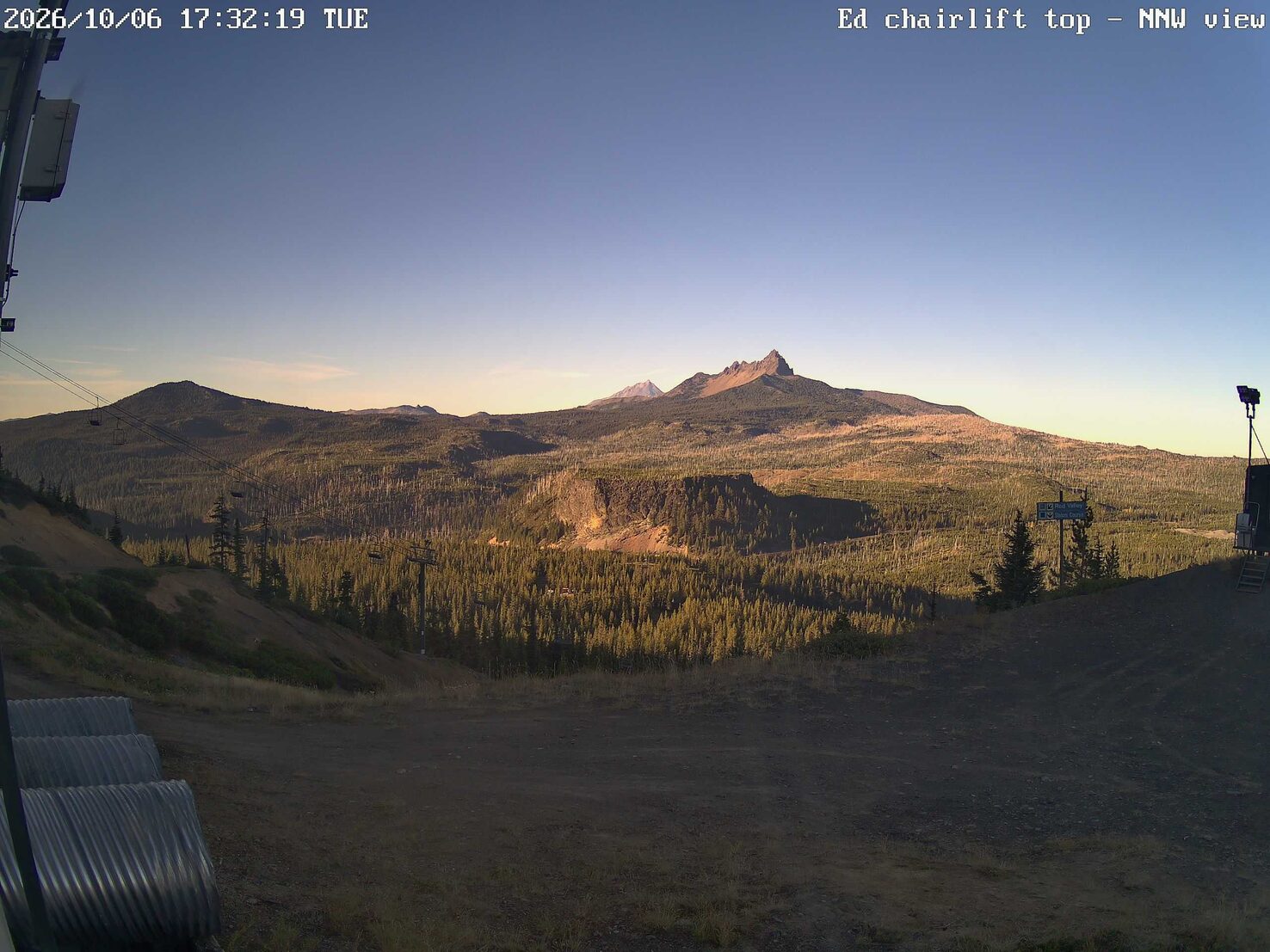 Hoodoo Mt. Jefferson, Three-Fingered Jack webcam