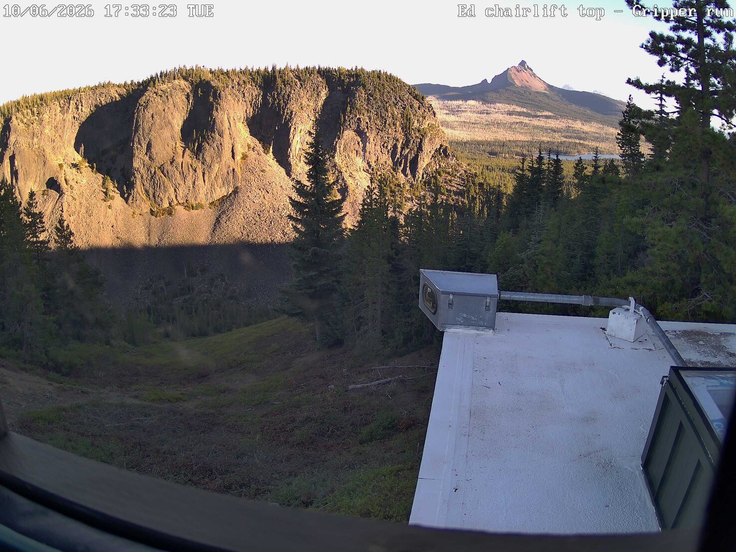 Hoodoo Mt. Washington, N&M Sisters webcam