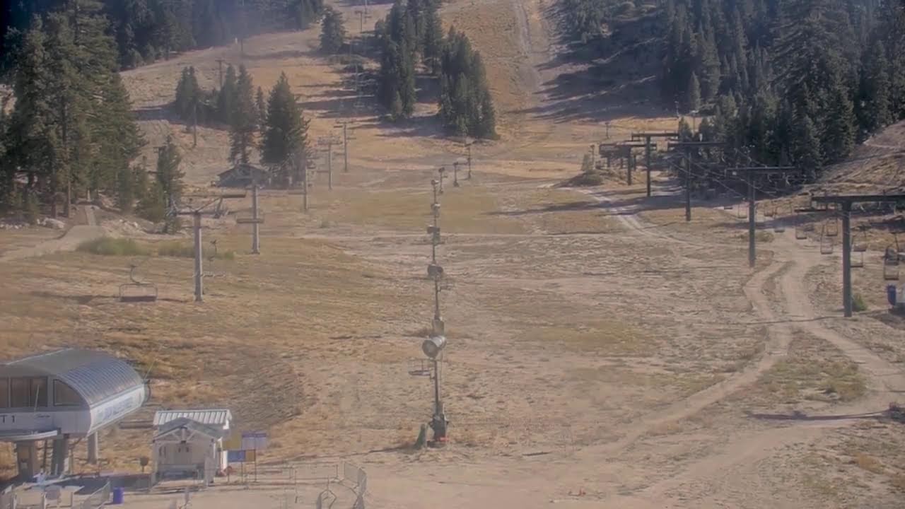 Snow Valley Base Area webcam