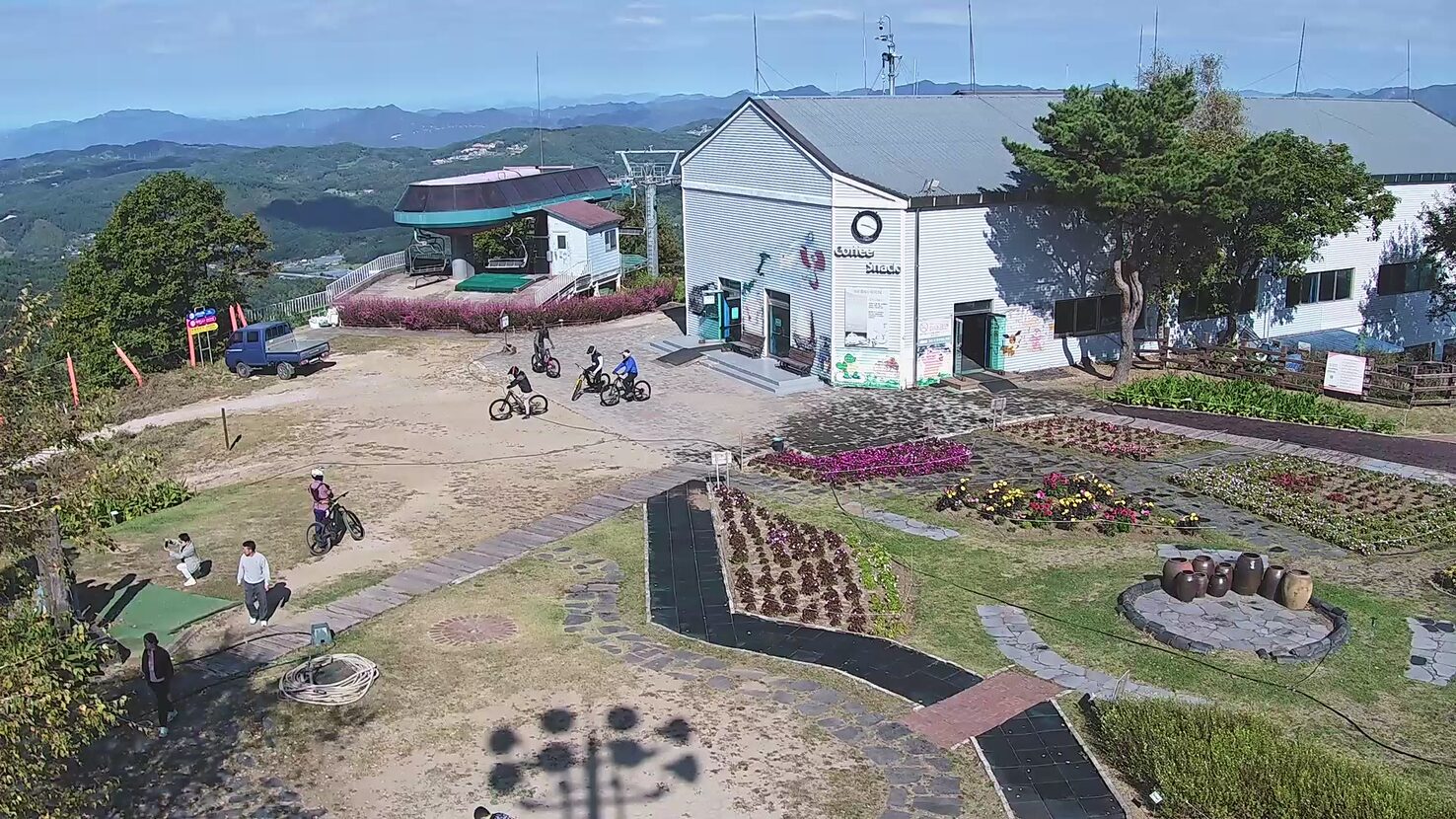 WelliHilli Park Summit Plaza webcam