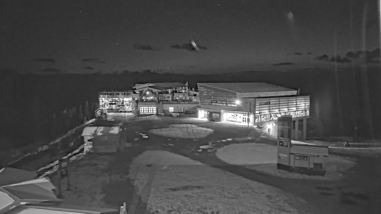 Whistler Blackcomb Roundhouse Lodge webcam